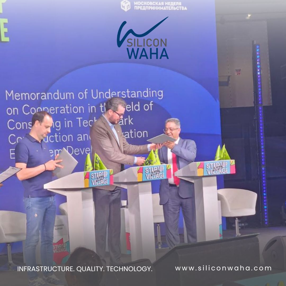 وزير الإتصالات دولة رئيس مجلس الوزراء معالي الدكتور المهندس مصطفي مدبولي بالمنطقة التكنولوجية ببرج العرب الجديدة